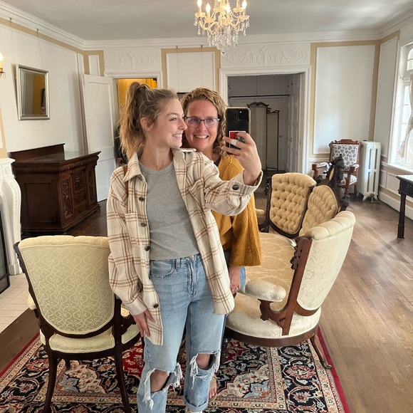 Meet your Posher, Elizabeth - Picture 3 of 10